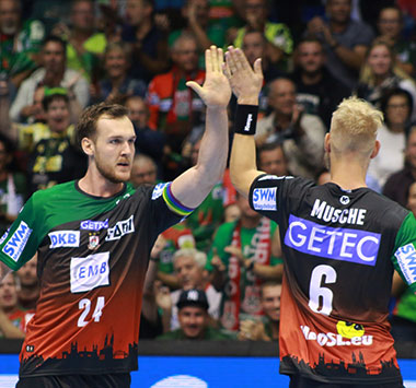 O´Sullivan und Musche Heimspiel Sieg Highfive